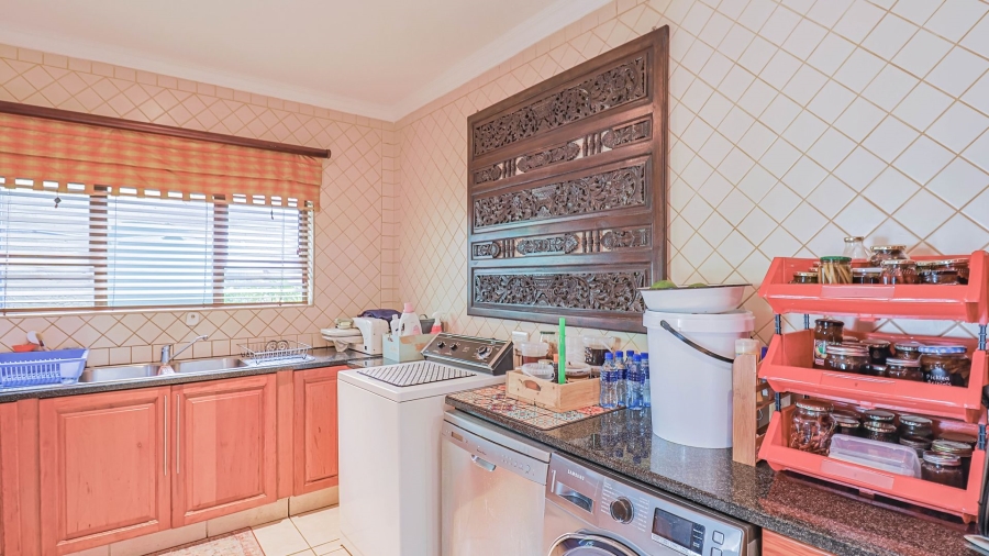 5 Bedroom Property for Sale in Birdwood Estate North West